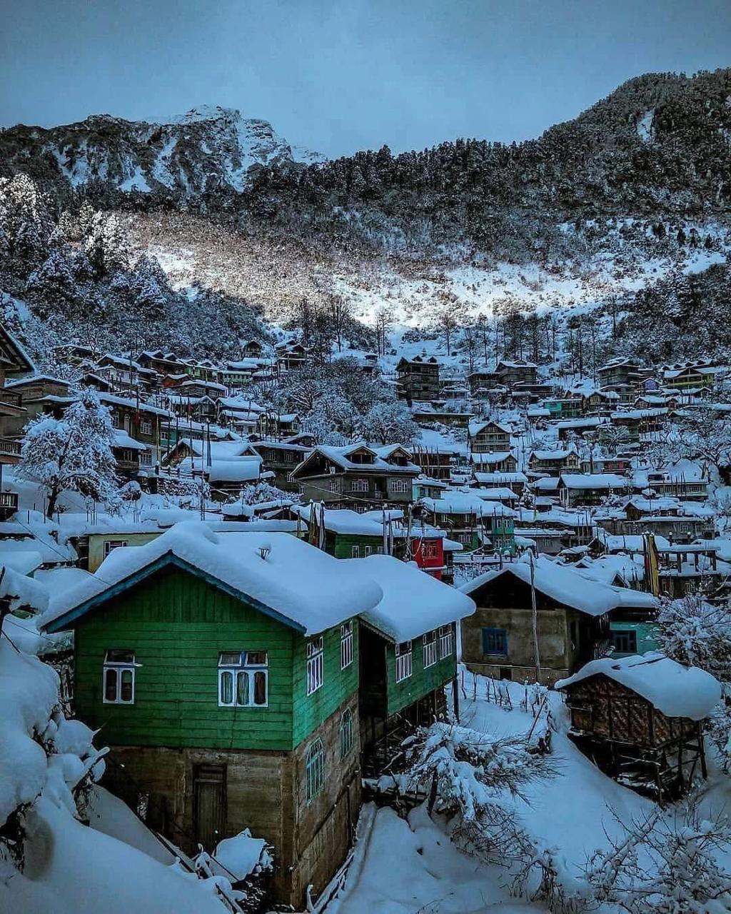 Sikkim and Darjeeling 9 Nights 10 Days Tour Package | Gangtok, Lachen, Lachung, Pelling & Darjeeling